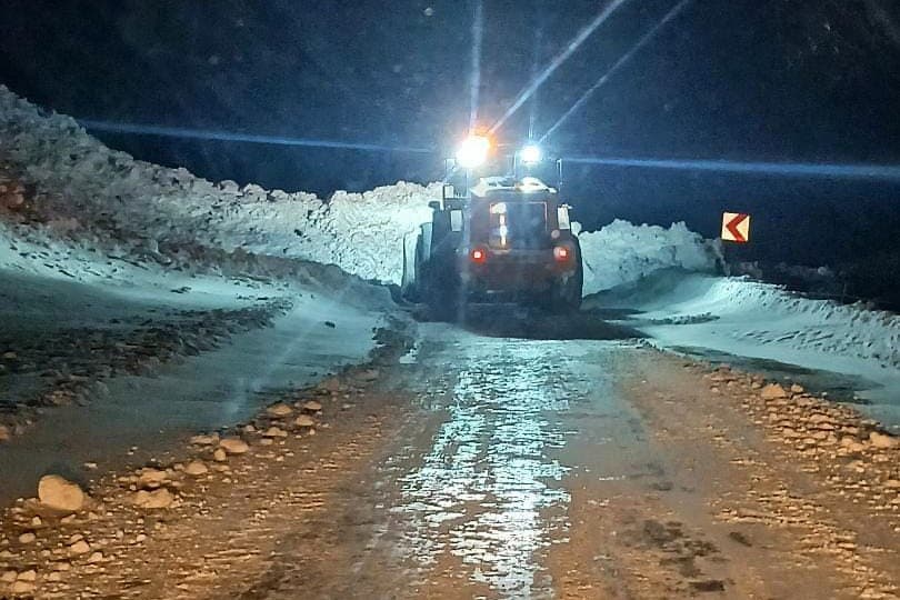 Gümüşhane'de Yağmurdere Yoluna Çığ Düştü