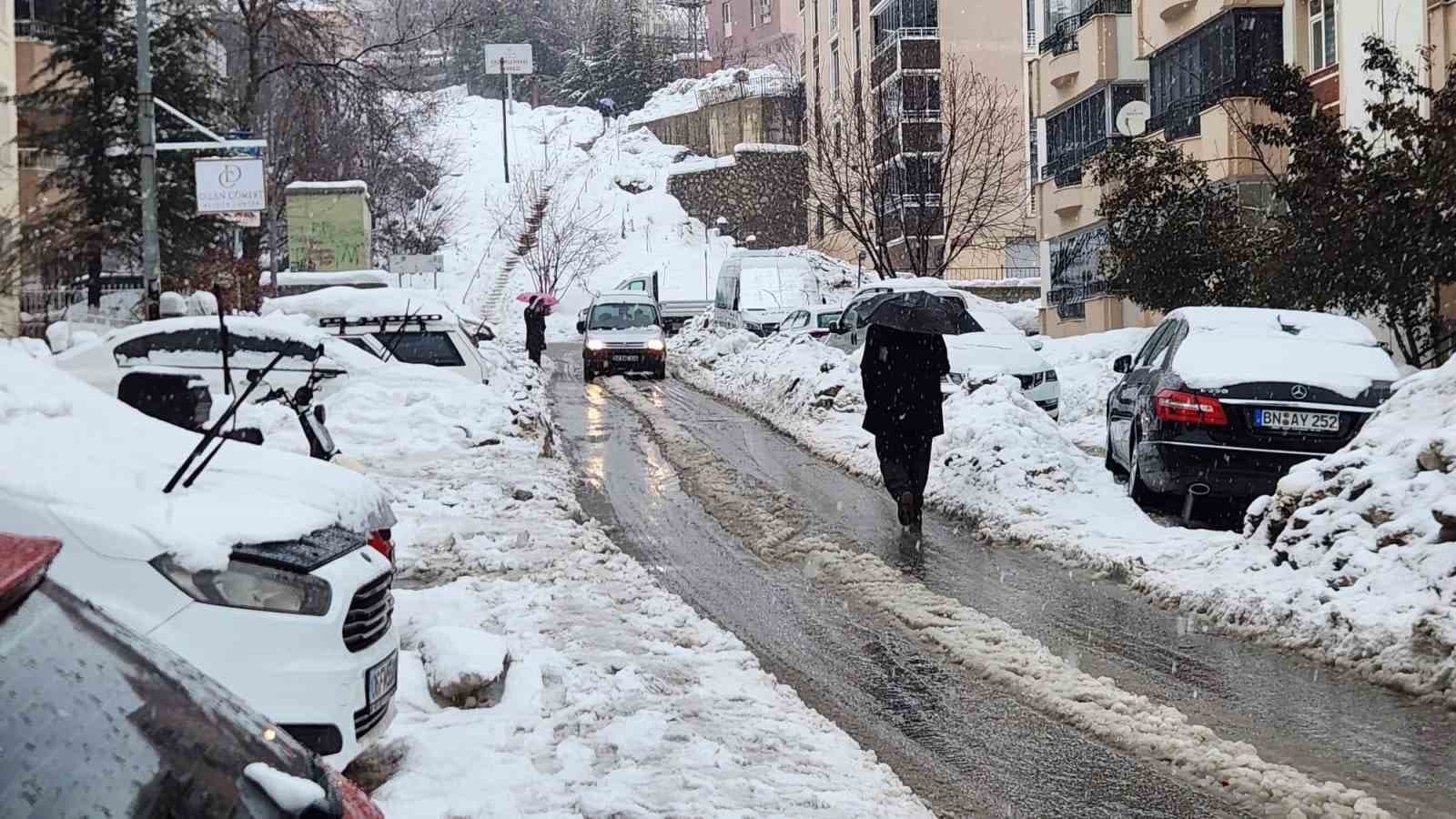 Tunceli'de Karla Karışık Yağmur Etkili Oldu