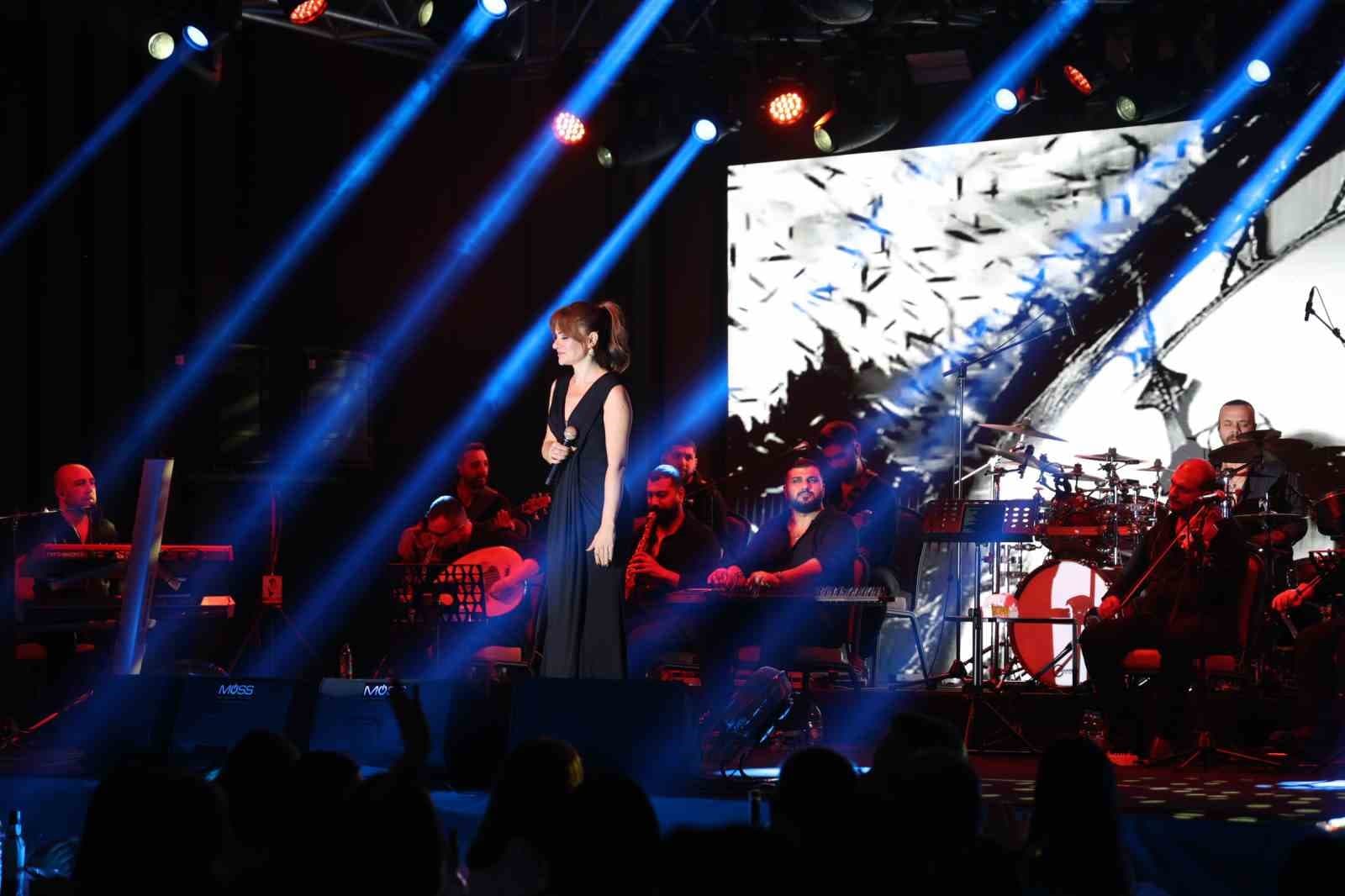 Derya Bedavacı, Kapadokya'da Unutulmaz Bir Konser Verdi