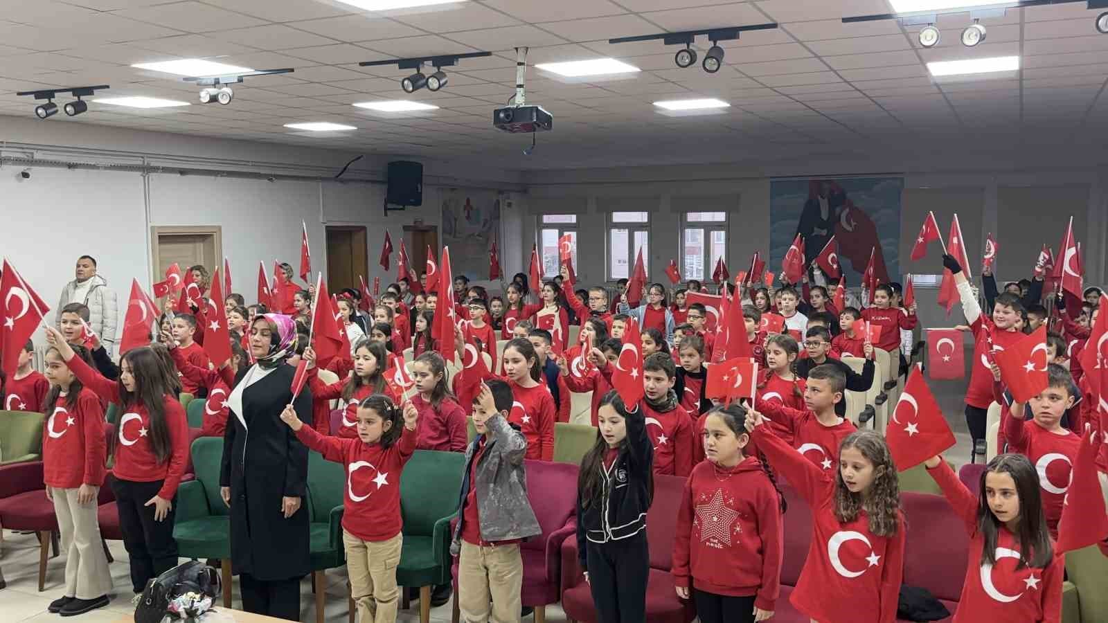 Babaeski'de Eğitim Dönemi 'Bayrak Sevgisi' ile Başladı