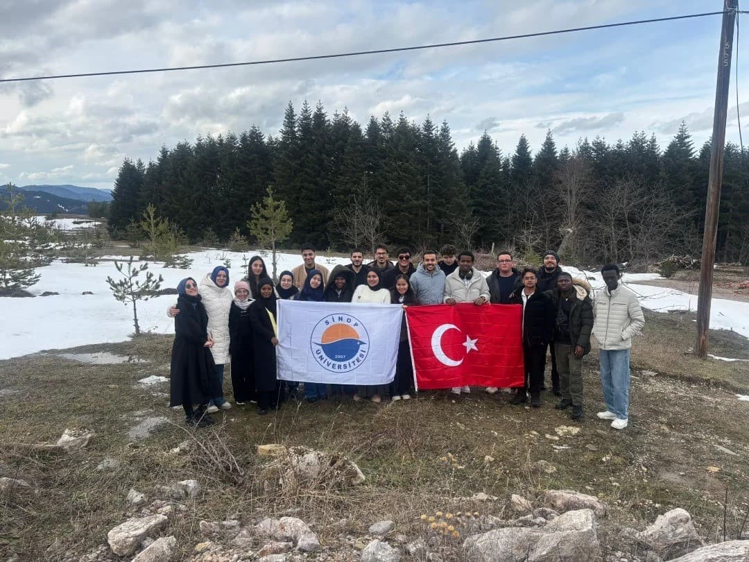 Sinop'ta Uluslararası Öğrenciler Kar Eğlencesi Yaşadı