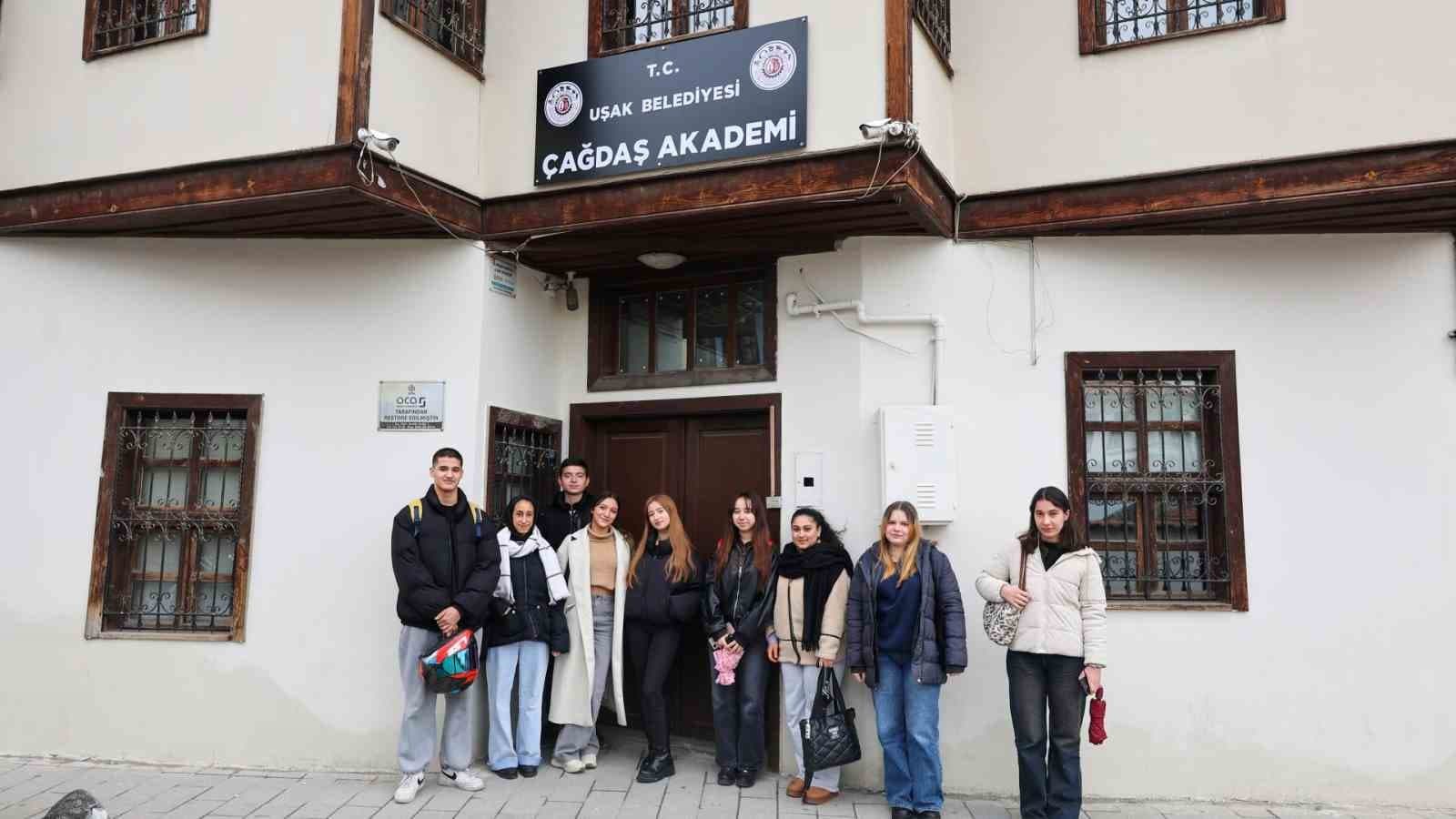 Uşak Belediyesi, Öğrencilere Ücretsiz Üniversite Sınavı Kursları Sunuyor