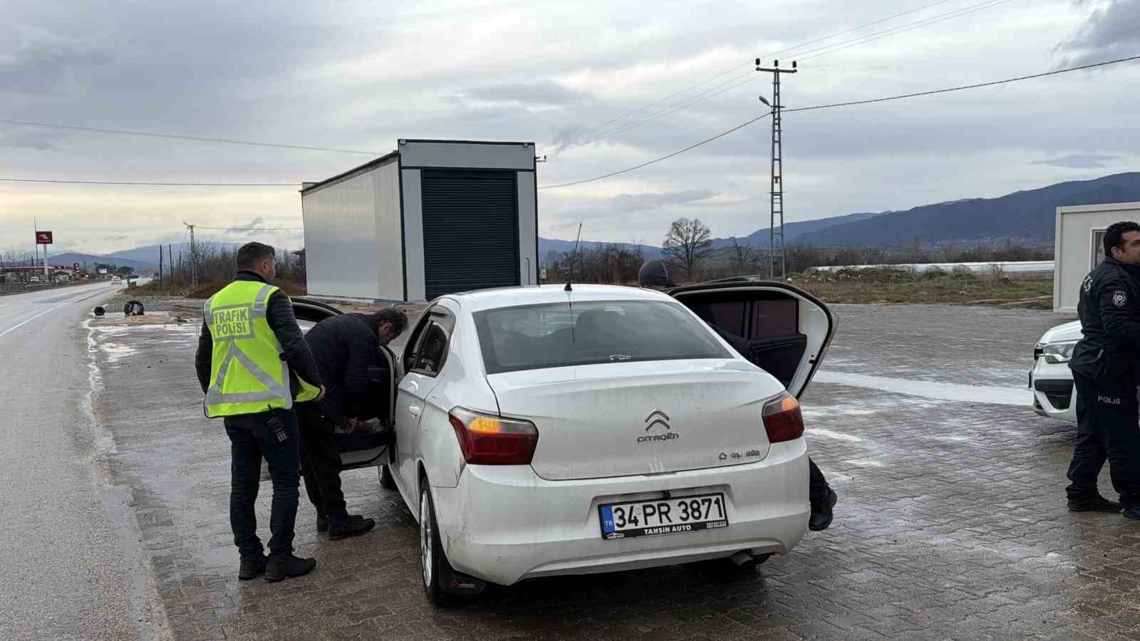 Tokat’ta bir araçta kaçak göçmen yakalandı
