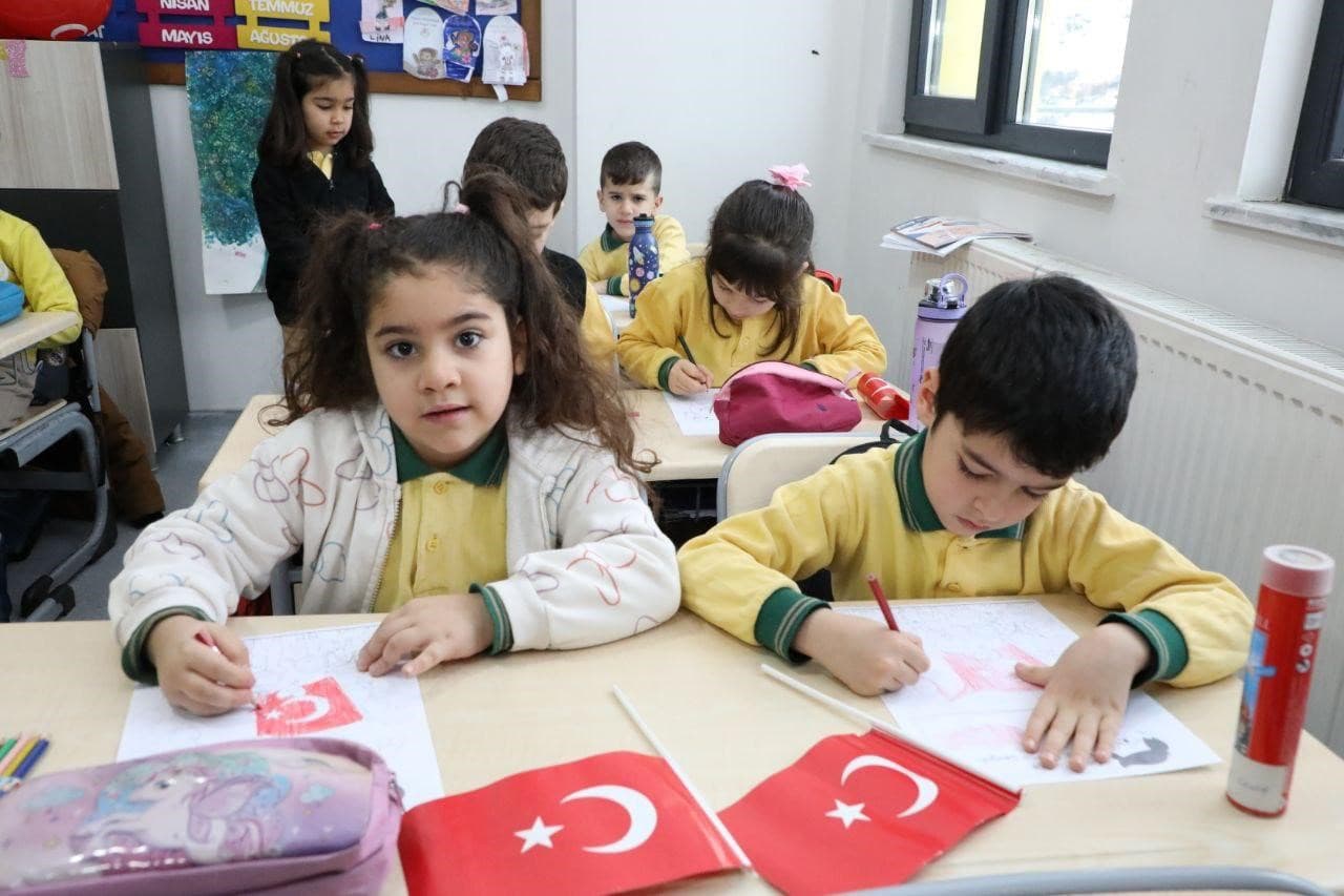 Tunceli'de İlk Ders 'Bayrak Sevgisi' Temasıyla Başladı