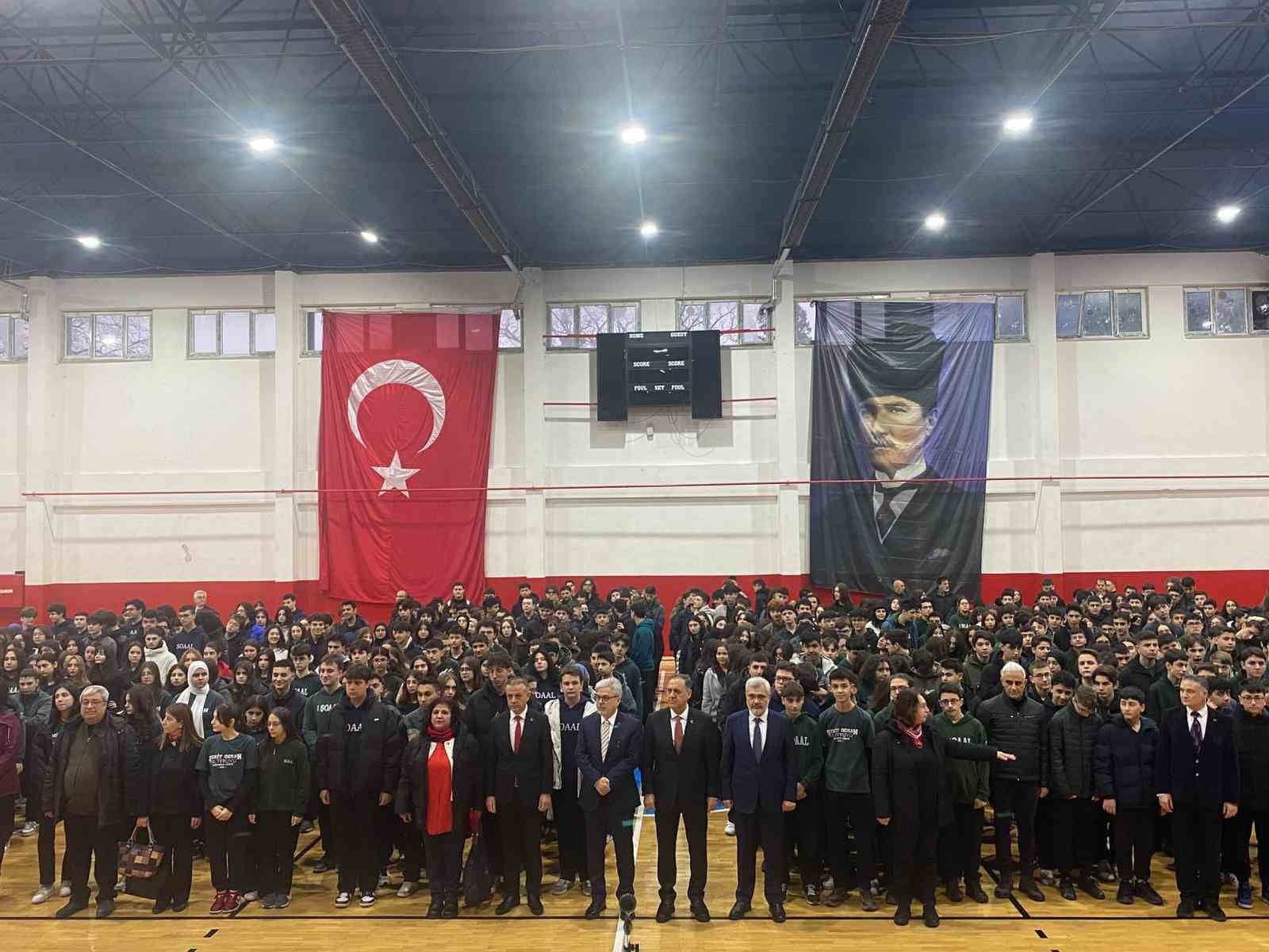 Yalova'da İkinci Dönem 'İlk Ders: Bayrak' Temasıyla Başladı