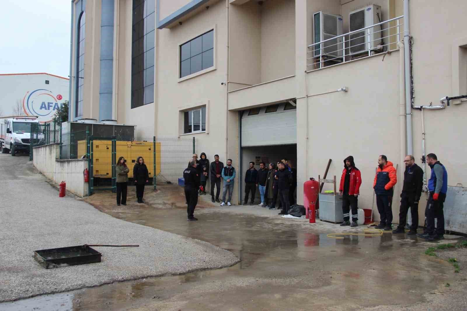 Düzce'de 112 Acil Çağrı Merkezi Personeline Afet Eğitimi