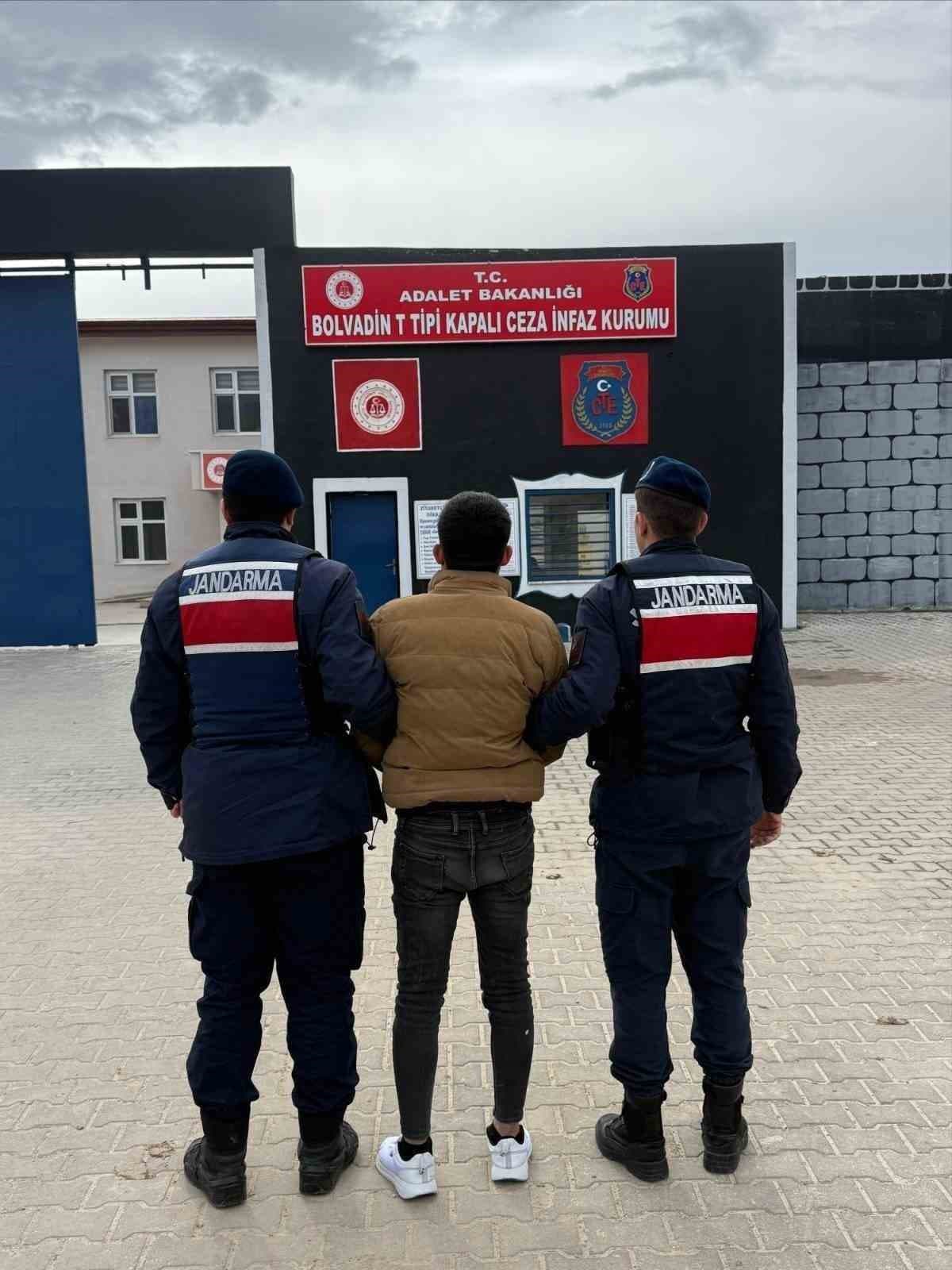 Jandarma, Aranan 50 Kişiyi Gözaltına Aldı