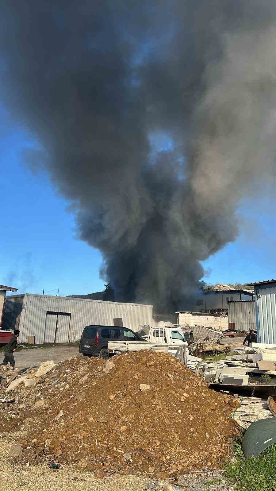 Bodrum'da İşçi Konteynerinde Yangın Paniği