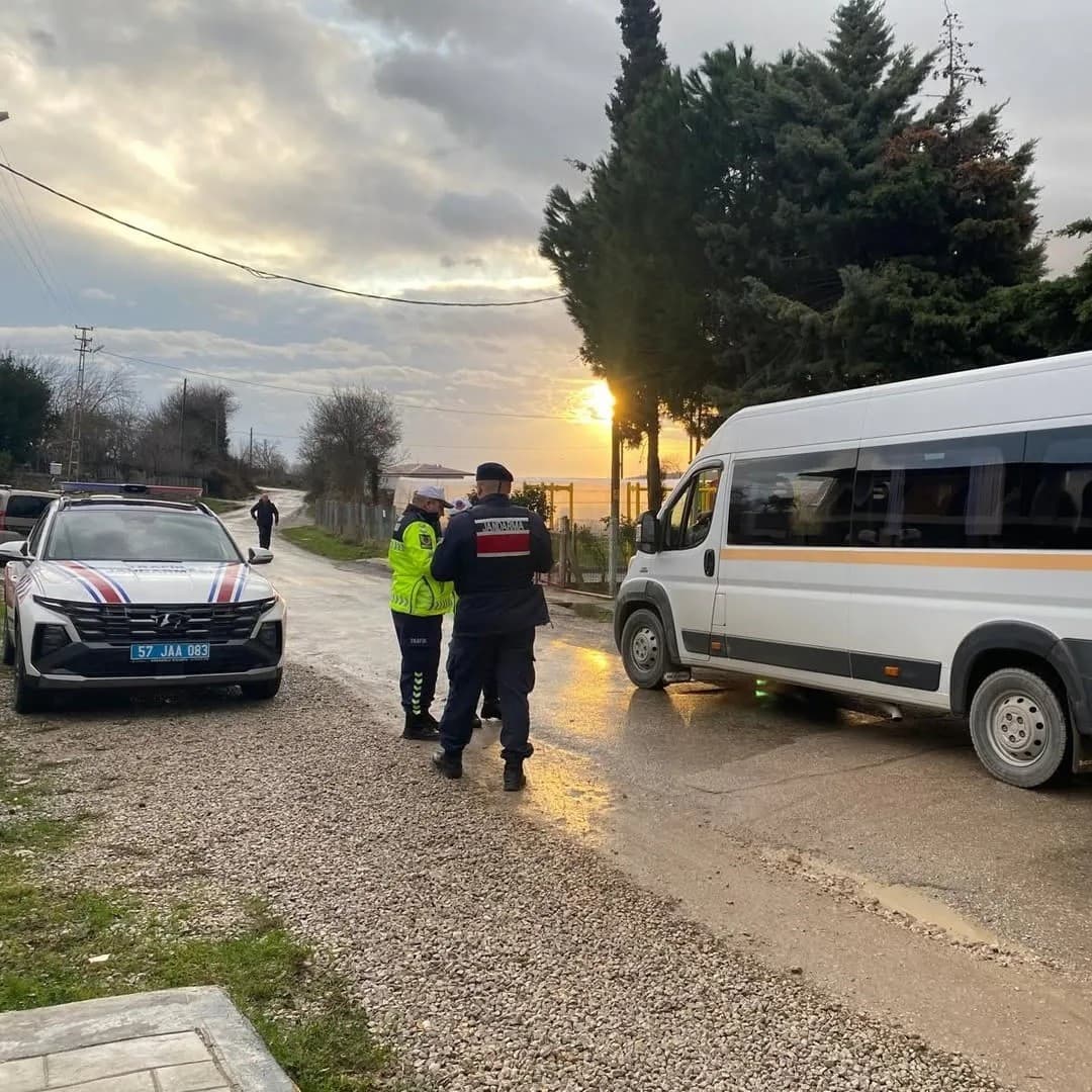 Sinop'ta Jandarma'dan Okul Çevrelerinde Güvenlik Uygulaması