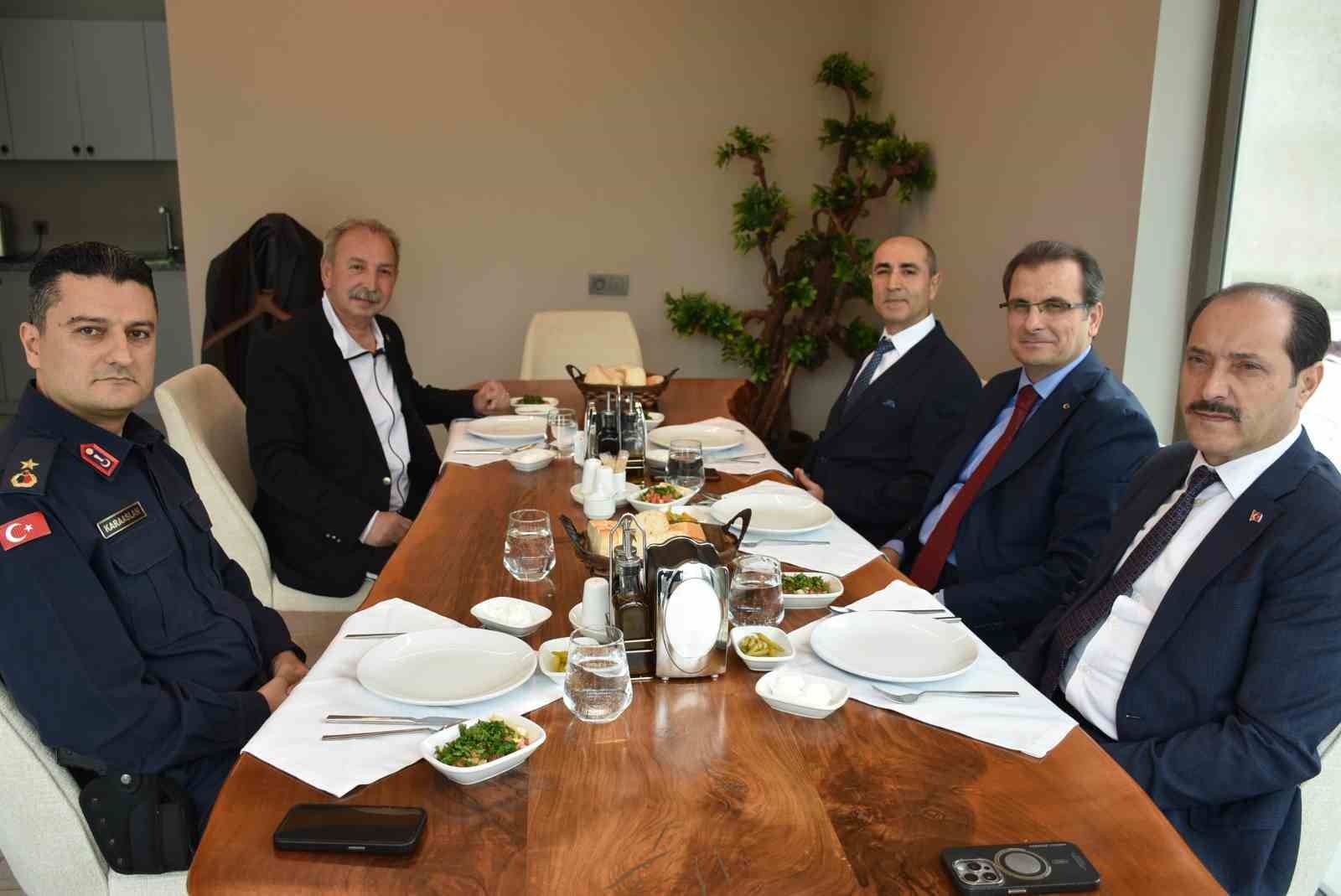 Salihli'de Emniyet Müdürü Burhan Demirkıran'a Veda Yemeği