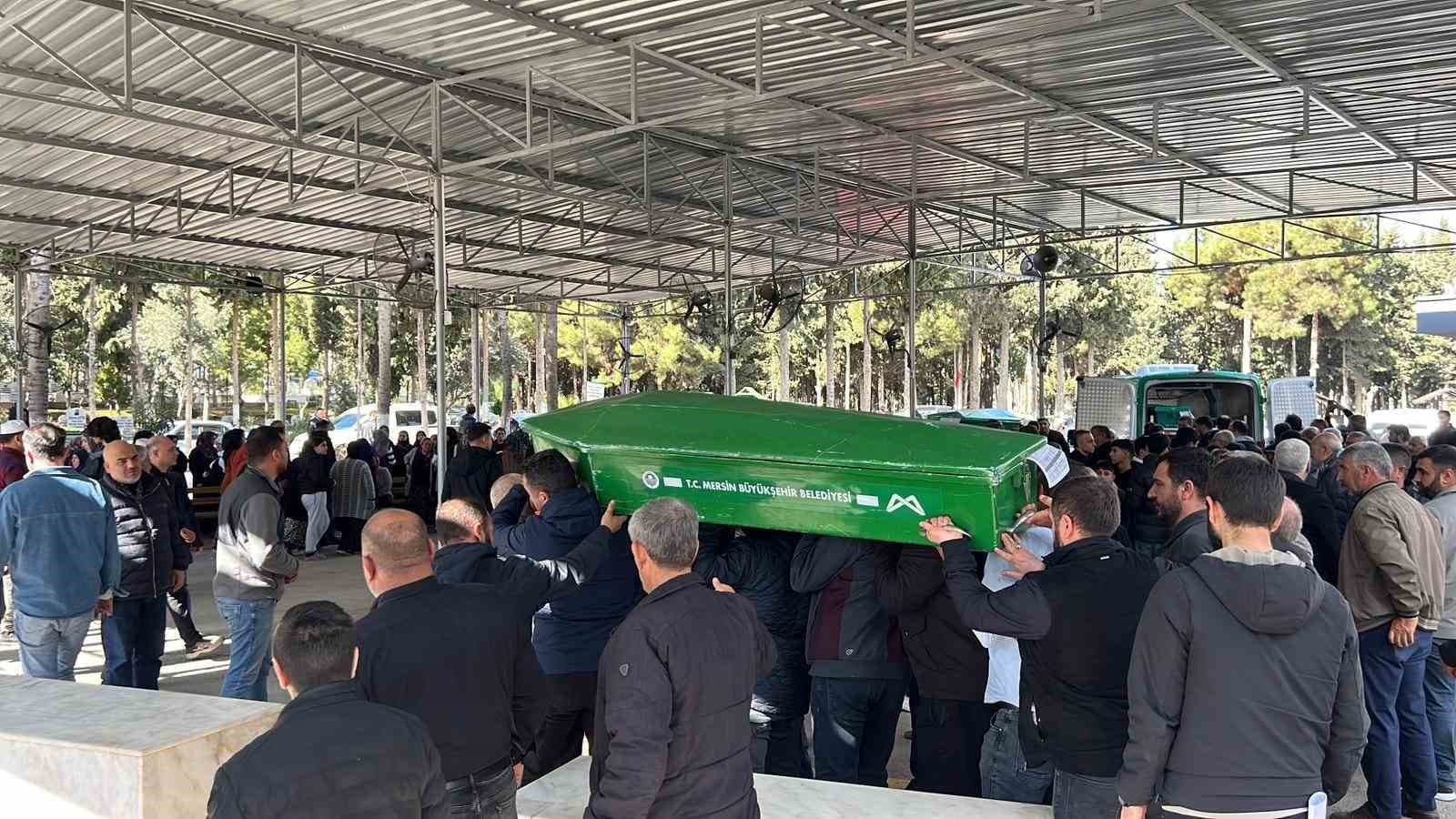 Mersin'deki kazada ikizler hayatını kaybetti, 3 cenaze yan yana defnedildi