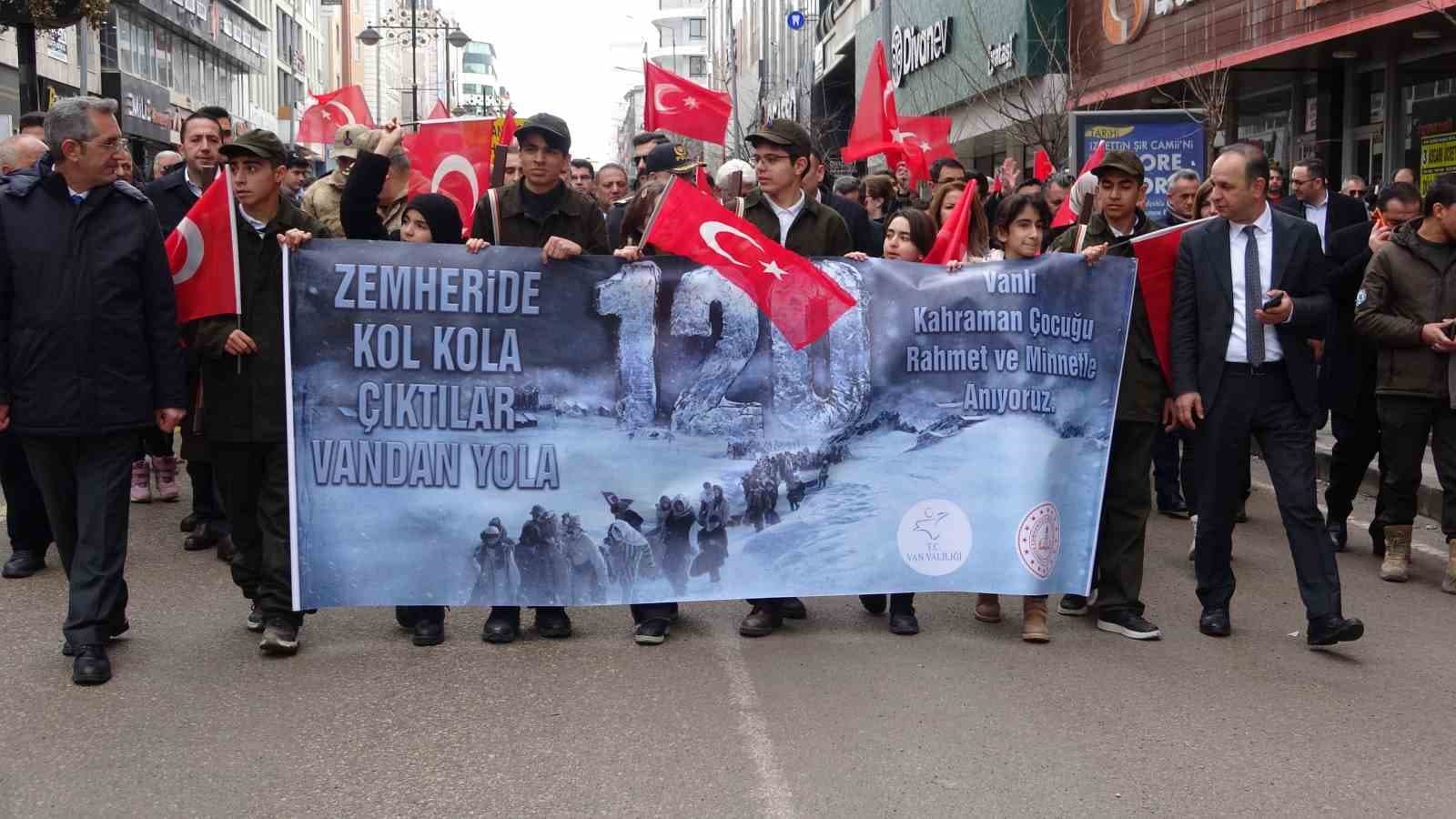 Van'da donarak şehit düşen 120 kahraman çocuk anıldı