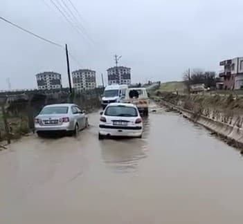 Adıyaman'da Yağışlar Yolları Su İçinde Bıraktı