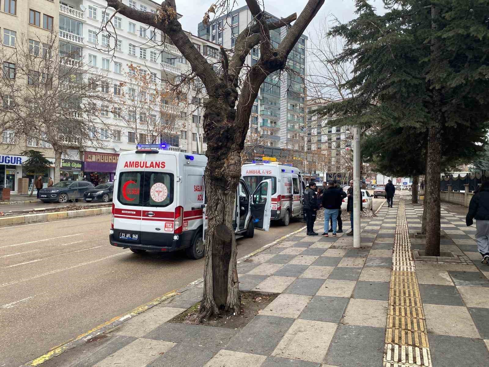 Elazığ'da Trafikte Kavga: 2 Kişi Yaralandı