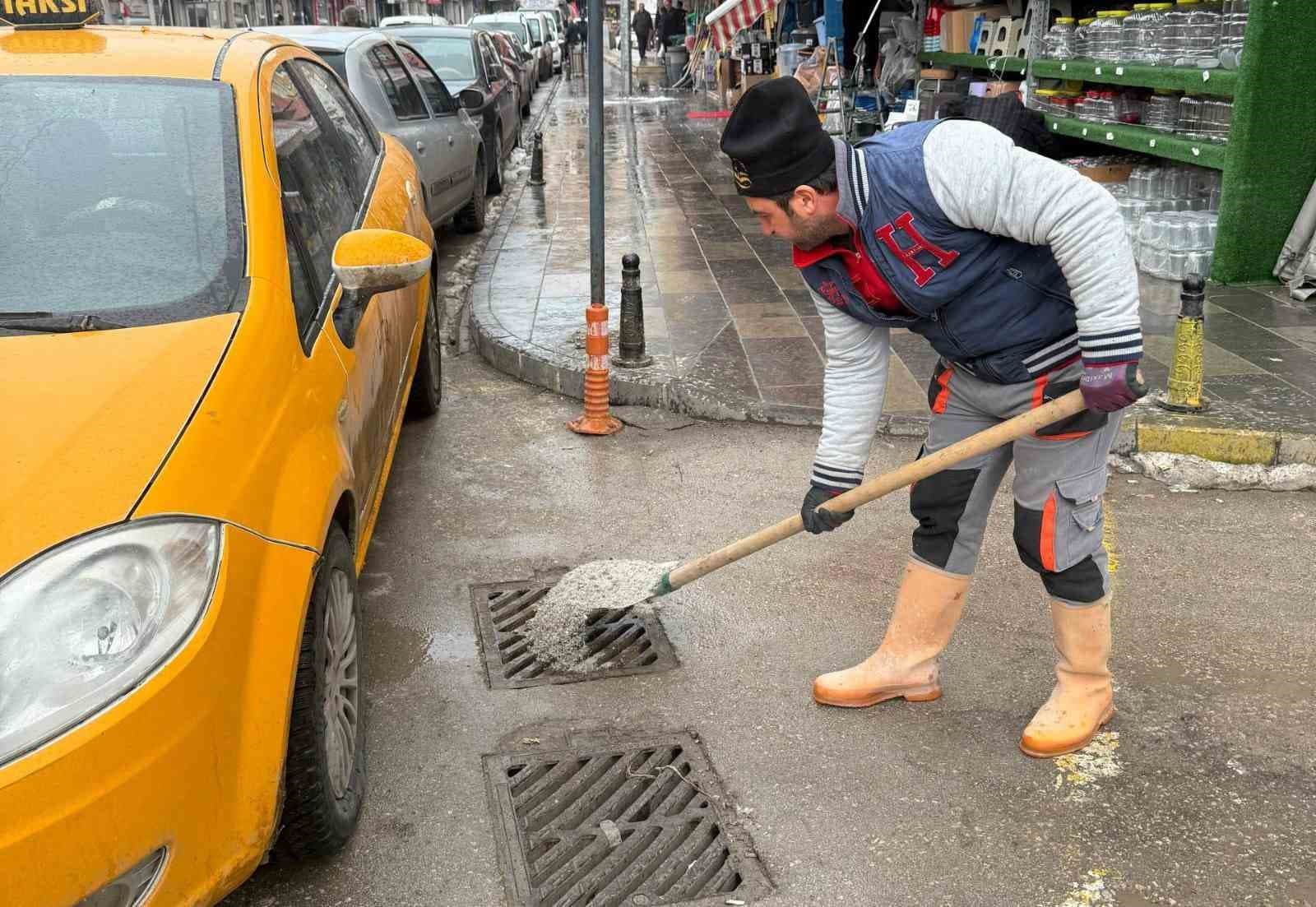 Bayburt'ta Don Tehlikesine Karşı Mazgallar Tuzlanıyor