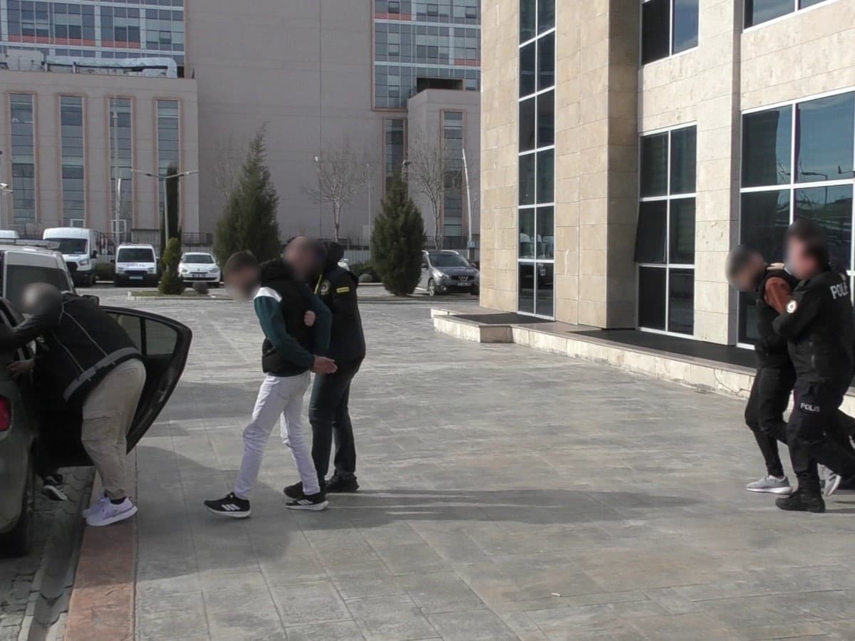 Uşak'ta uyuşturucu operasyonunda 3 kişi tutuklandı