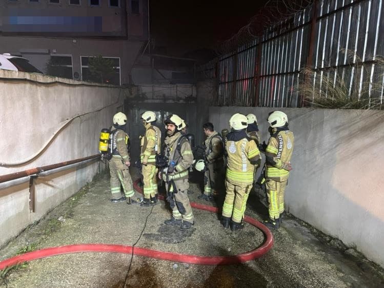 Avcılar'da tekstil atölyesine ait depo yangınında can kaybı yok