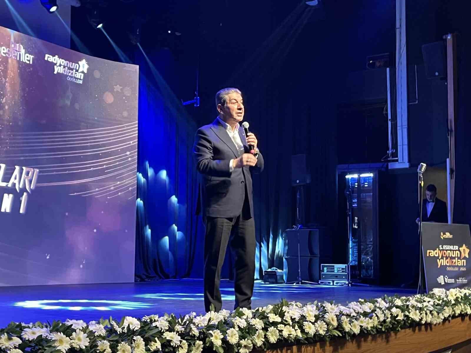 Esenler'de '5. Radyonun Yıldızları' Ödül Töreni Gerçekleşti