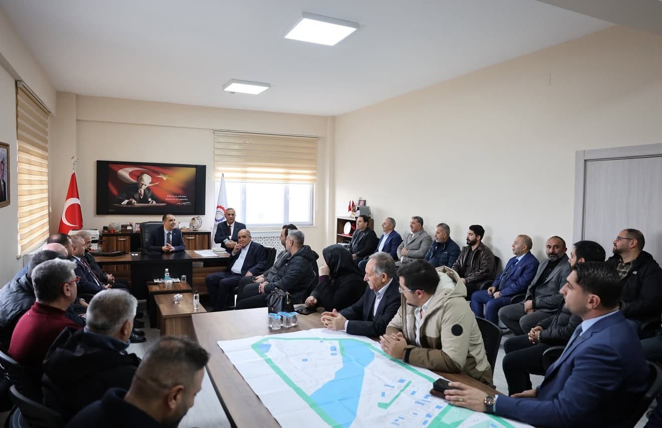 Iğdır Valisi Taşolar, Organize Sanayi Bölgesi'nde Yatırımcılarla Bir Araya Geldi