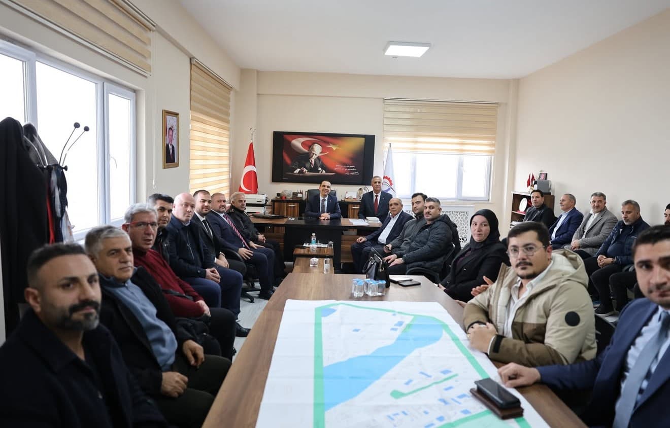 Iğdır Valisi Taşolar, Organize Sanayi Bölgesi'nde Yatırımcılarla Bir Araya Geldi