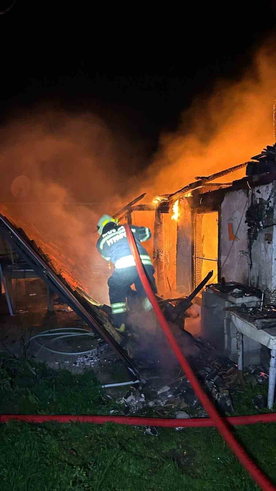 Menteşe'de Eski Bir Evde Yangın Çıktı