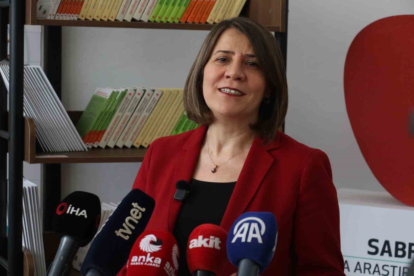 Uzman uyarıyor: Ramazan'da sağlıklı beslenmenin temel unsurları sahur ve iftar ile ara öğünlerin eklenmesidir.