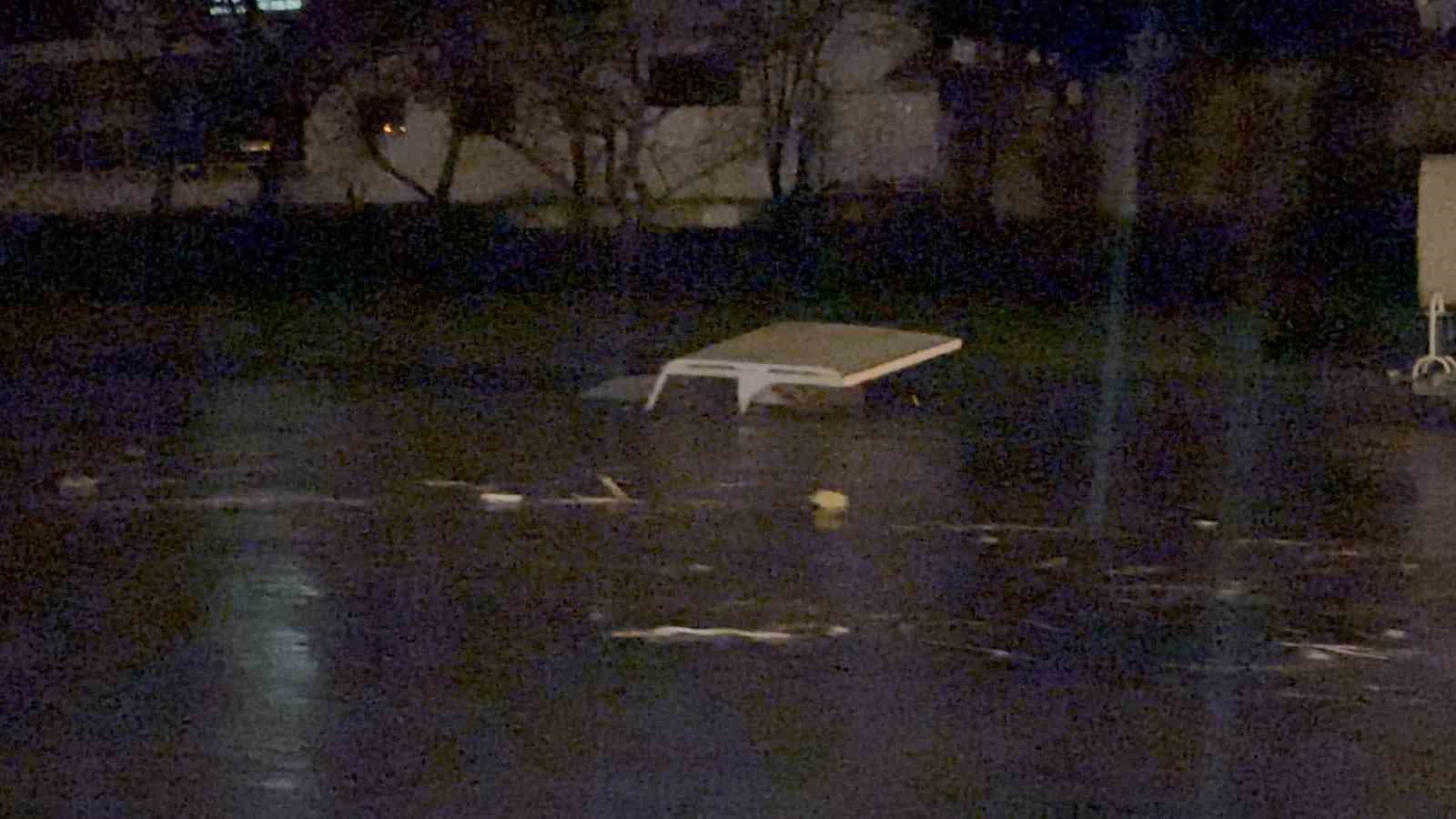 Atikhisar Barajı su seviyesinin yüzde 100'e ulaşması sonrası Sarıçay'da taşkınlar meydana geldi