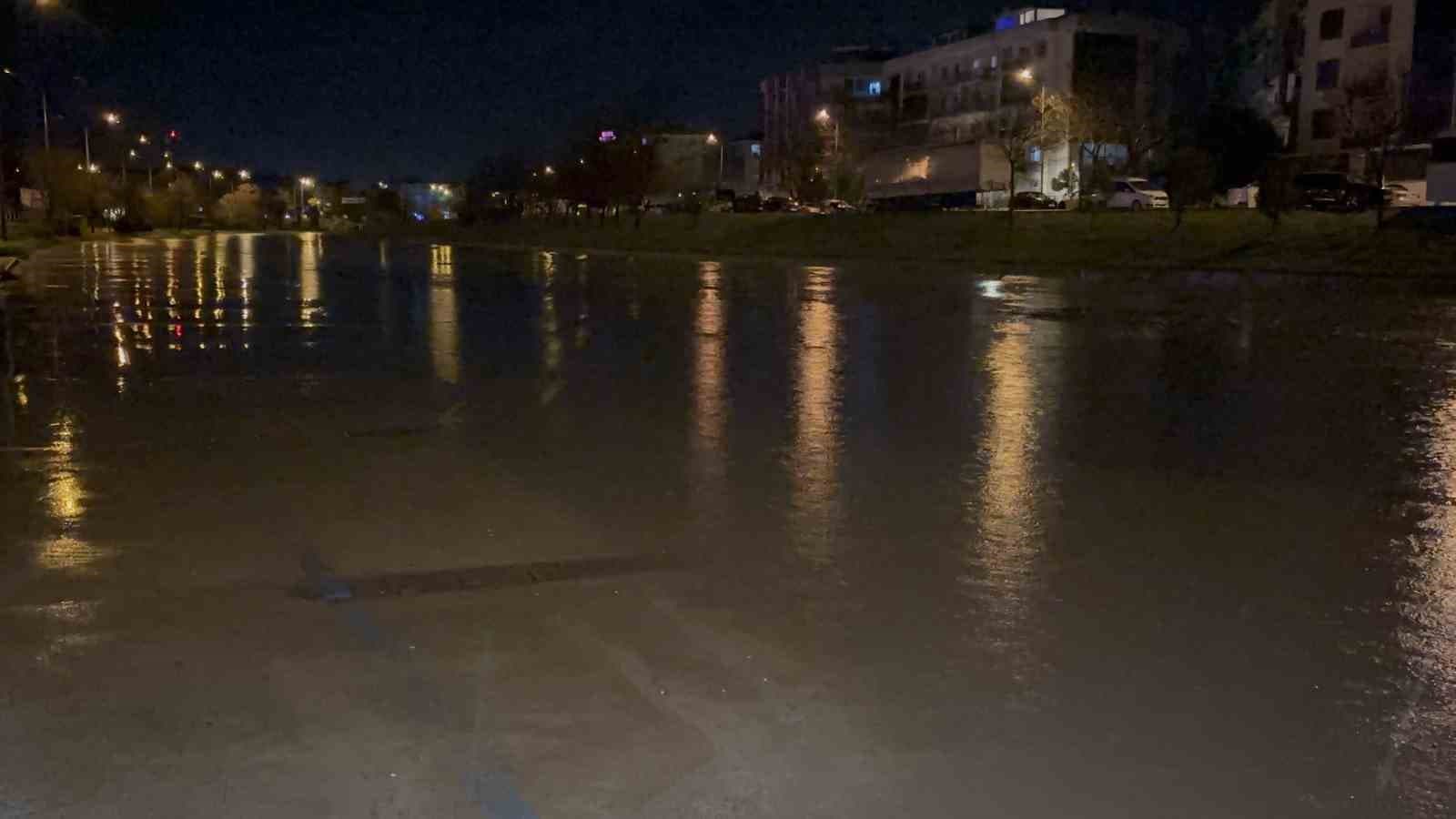 Atikhisar Barajı su seviyesinin yüzde 100'e ulaşması sonrası Sarıçay'da taşkınlar meydana geldi