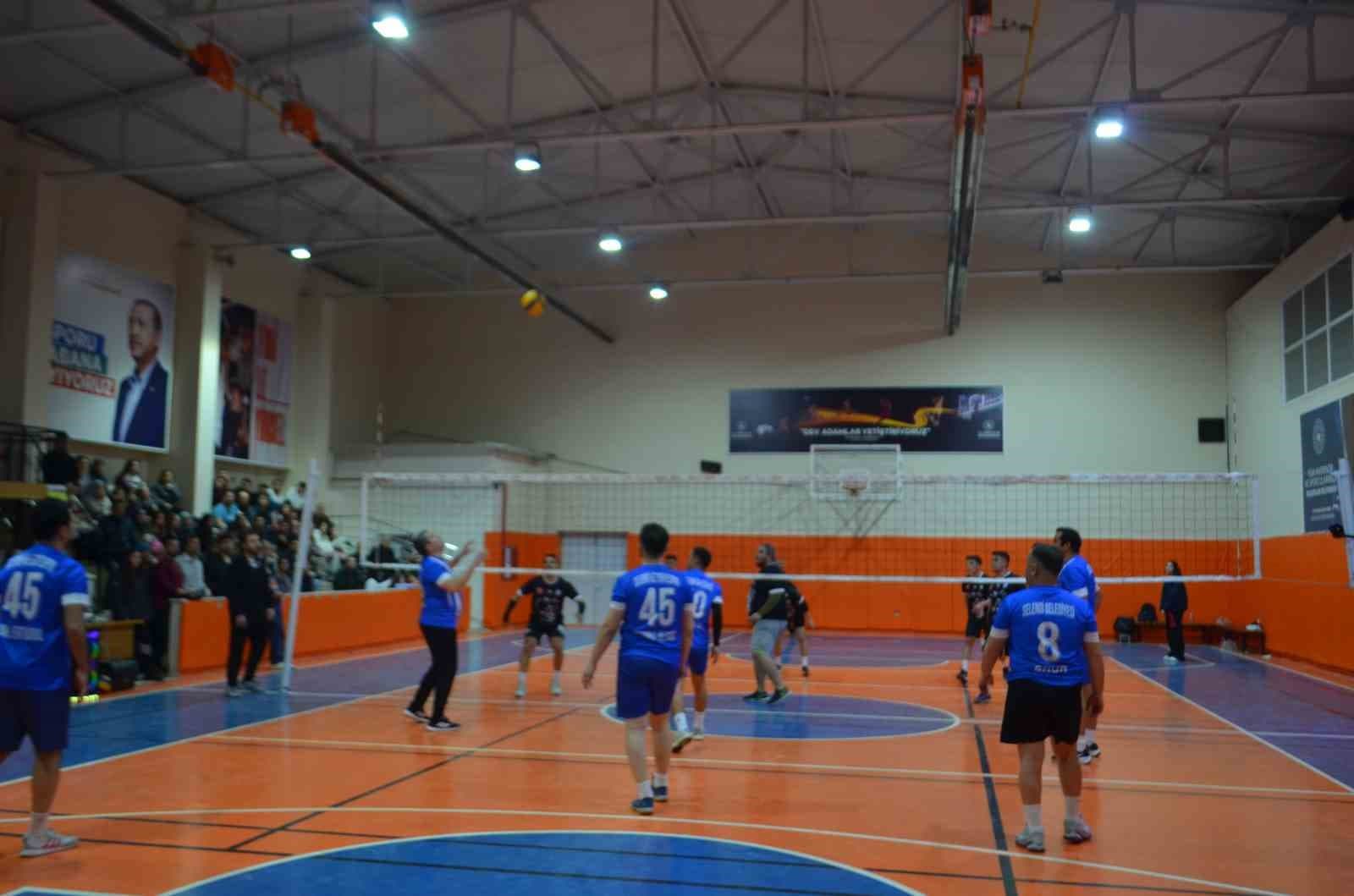 Selendi Kaymakamlık Kupası'nın sahibi Belediye Spor oldu