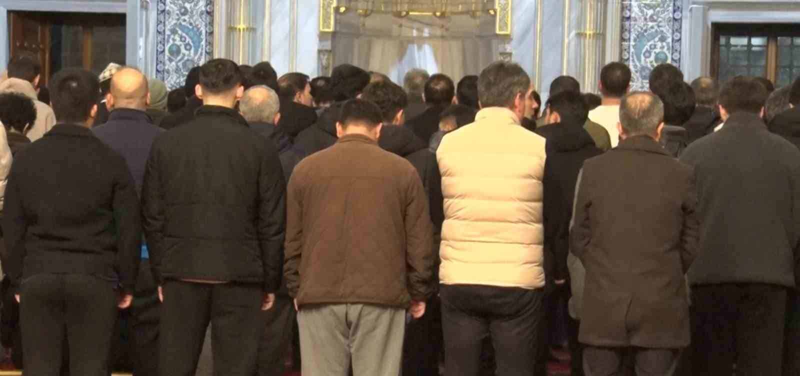 Ankara'da İlk Teravih Namazı Coşkusu