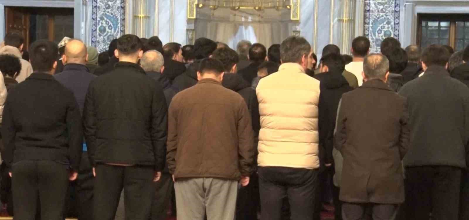 Ankara'da İlk Teravih Namazı Coşkusu