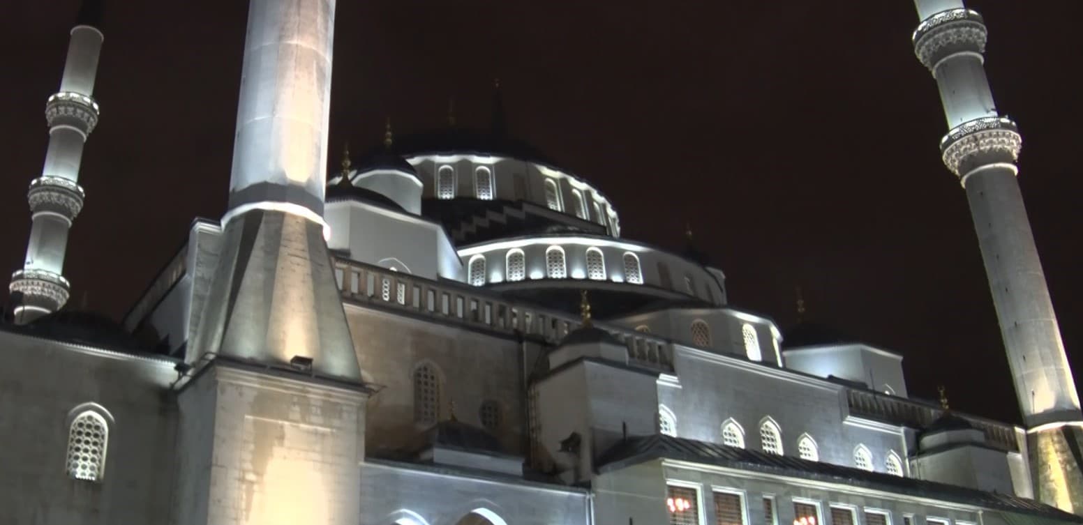 Ankara'da İlk Teravih Namazı Coşkusu