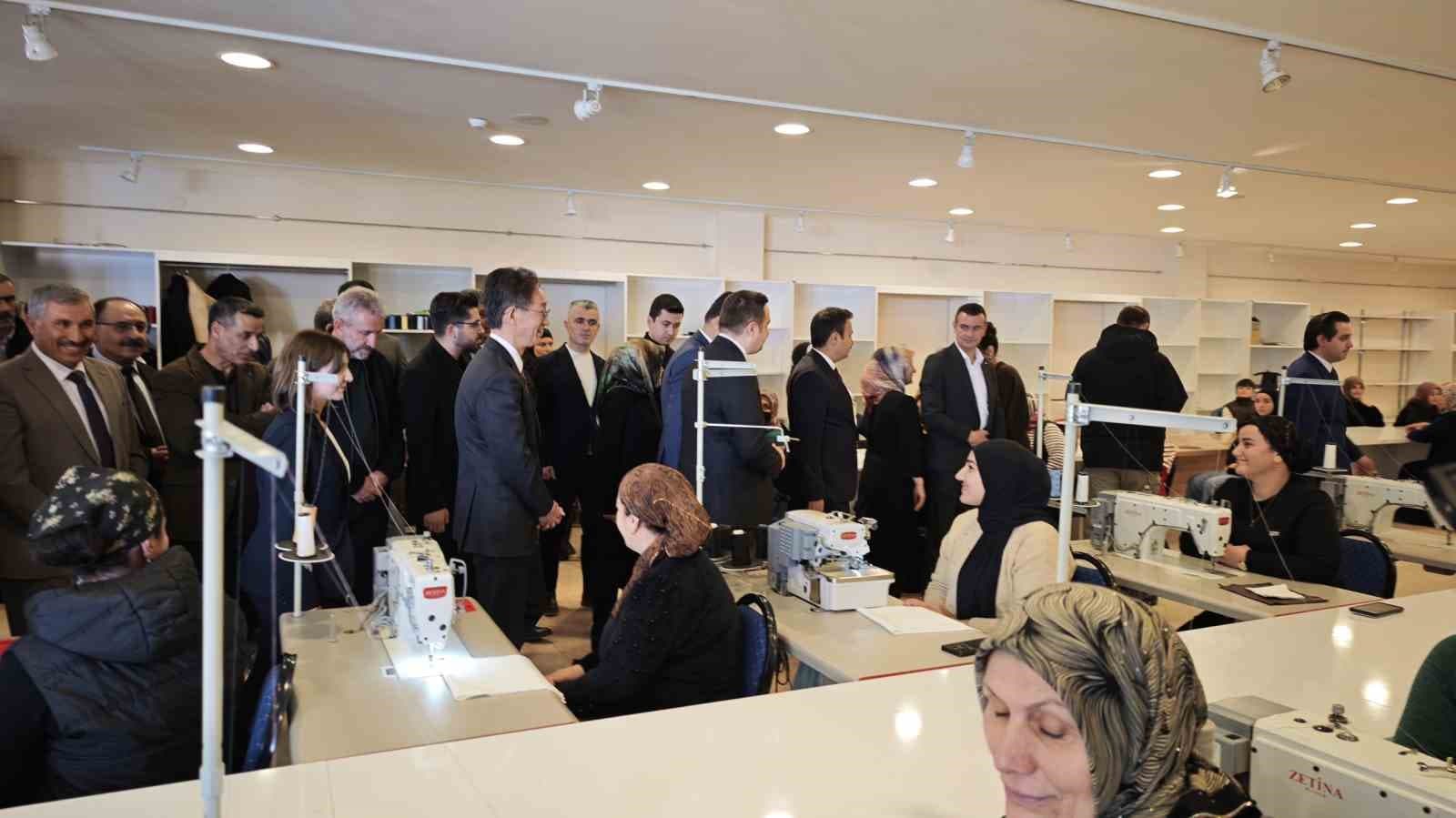 Japonya Büyükelçiliği, Ahlat'ta Kadın İstihdamını Destekliyor