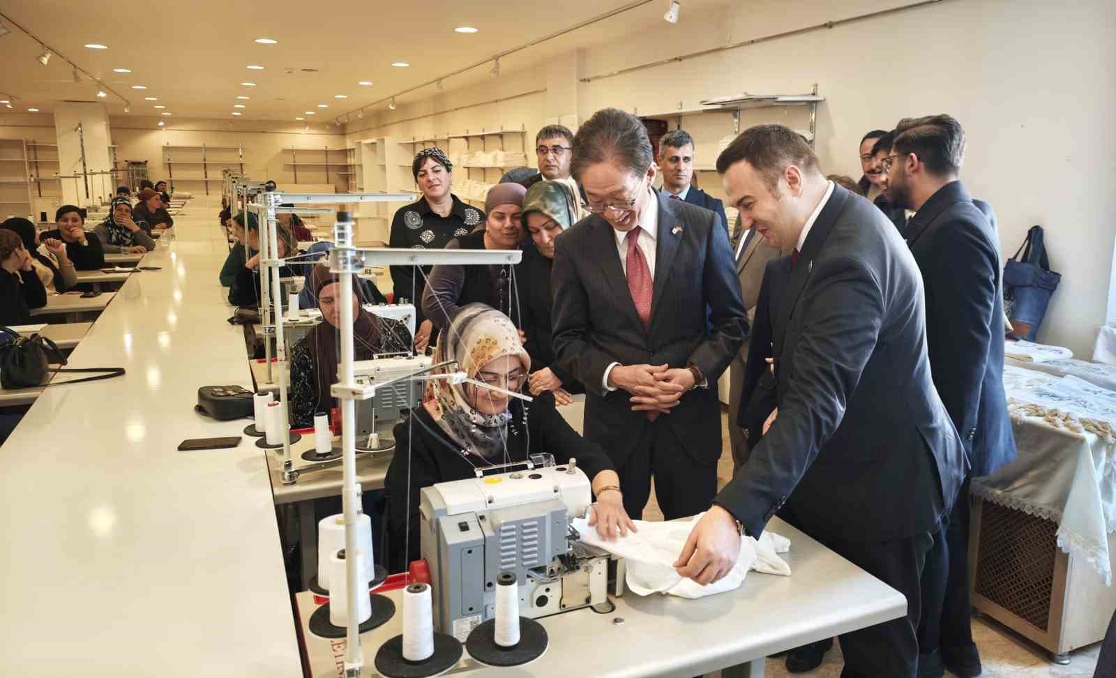 Japonya Büyükelçiliği, Ahlat'ta Kadın İstihdamını Destekliyor