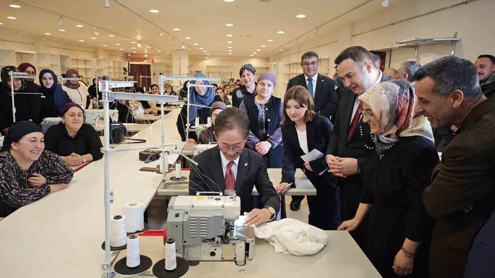 Japonya Büyükelçiliği, Ahlat'ta Kadın İstihdamını Destekliyor