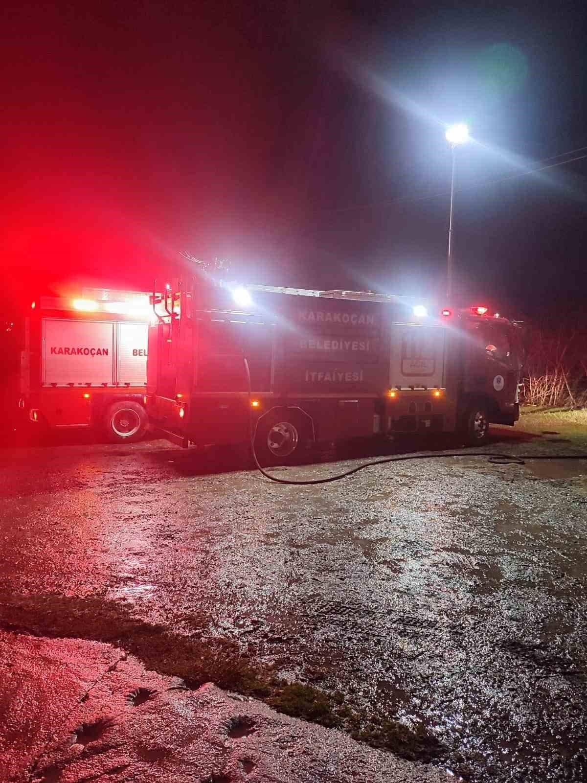 Karakoçan'da rüzgar nedeniyle çıkan baca yangını itfaiye tarafından kontrol altına alındı