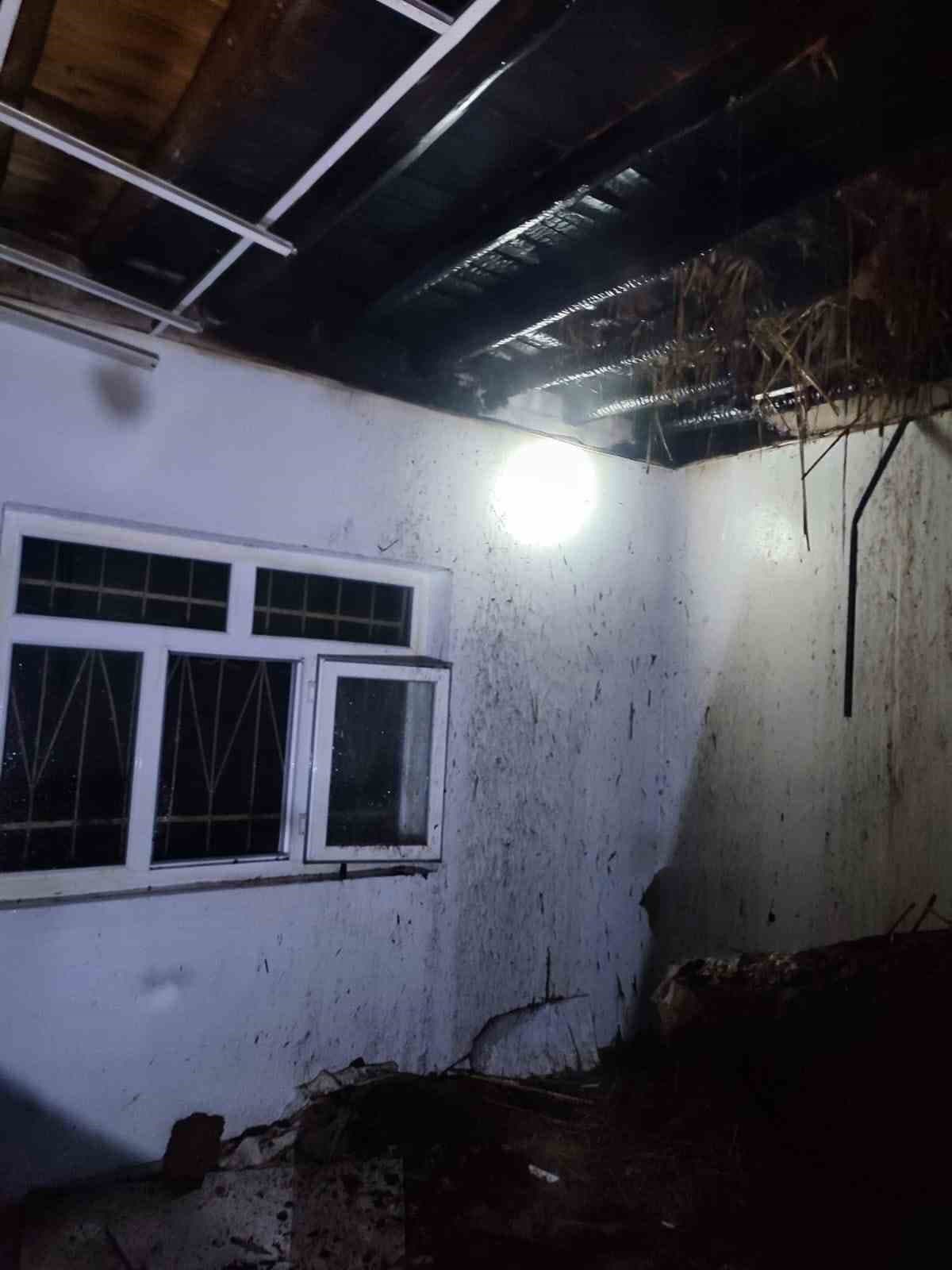 Karakoçan'da rüzgar nedeniyle çıkan baca yangını itfaiye tarafından kontrol altına alındı