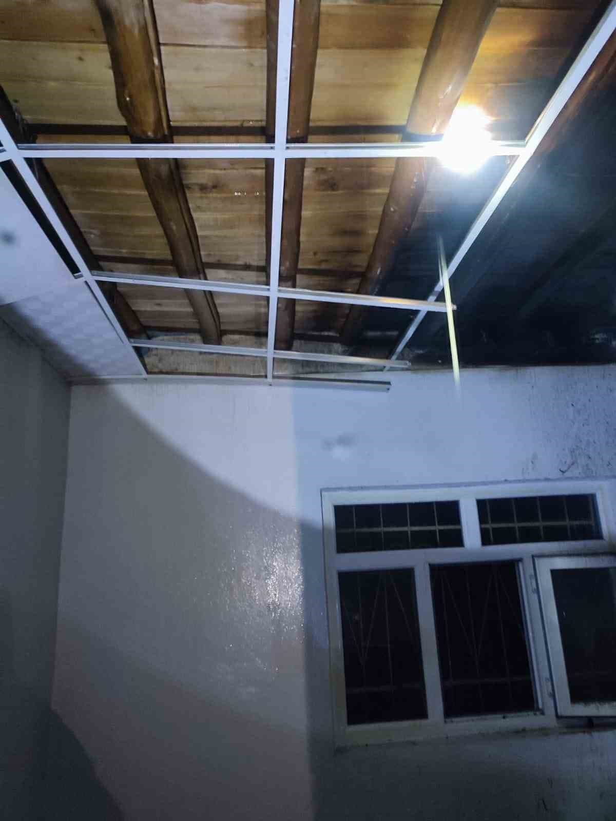 Karakoçan'da rüzgar nedeniyle çıkan baca yangını itfaiye tarafından kontrol altına alındı