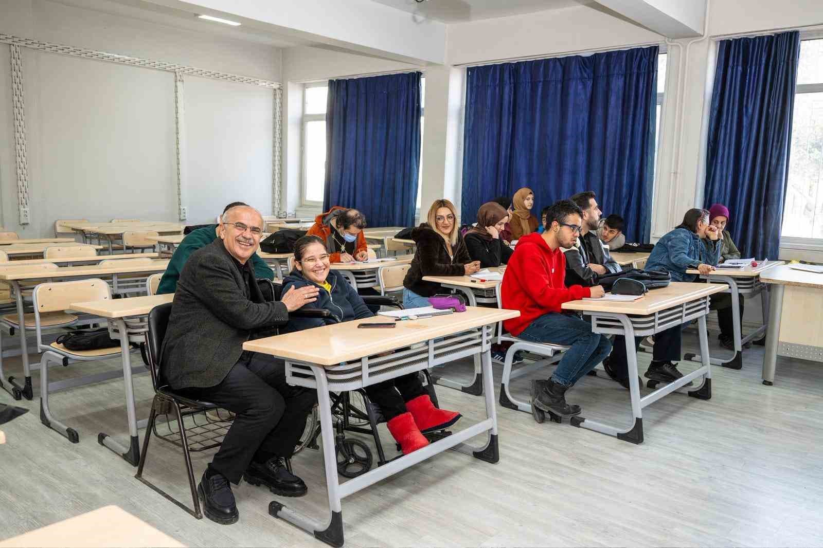 Başkan Er: "Gençlik ve spora en büyük yatırımı yapıyoruz"