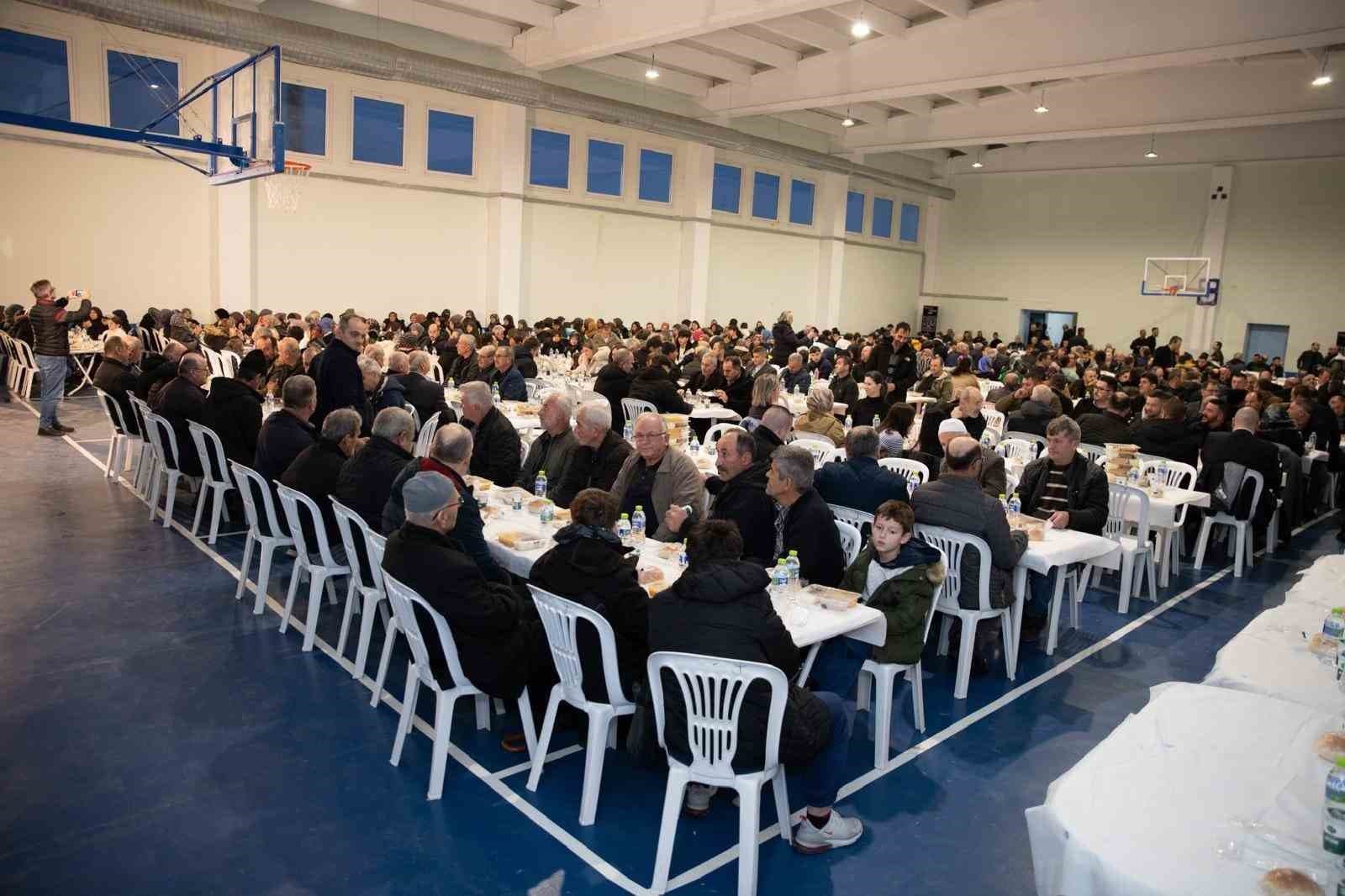 Domruköy'de Yüzlerce Kişi İftar Programında Bir Araya Geldi