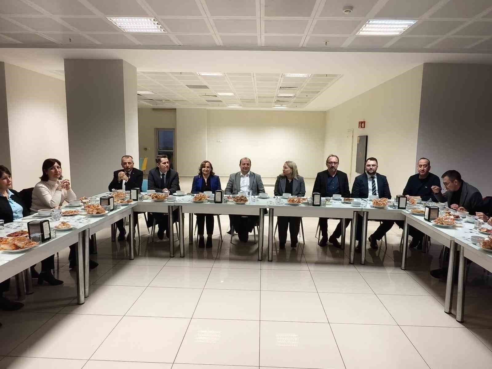 Sağlık çalışanları iftar programında bir araya geldi