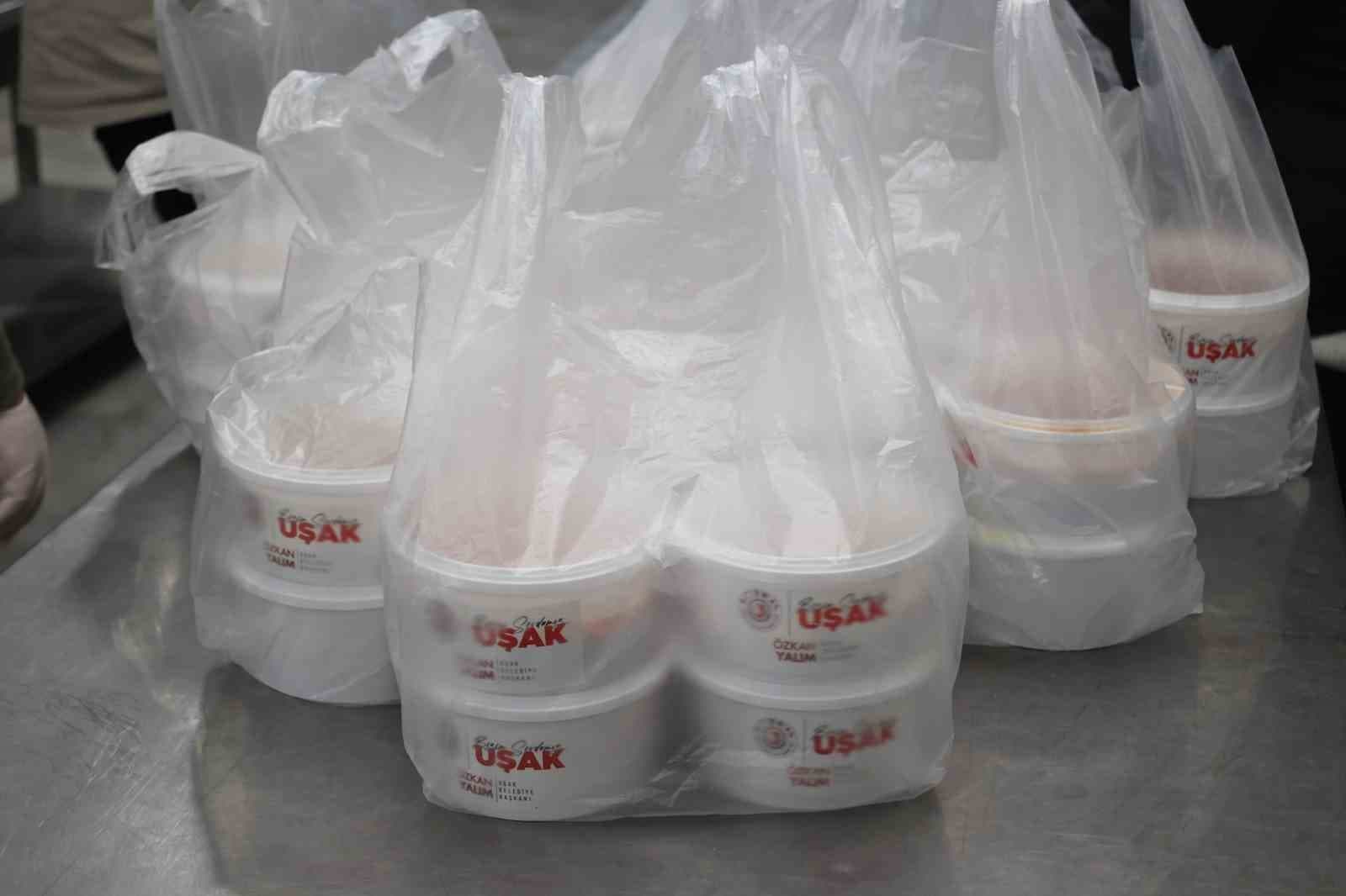 Uşak Belediyesi, Ramazan Boyunca İhtiyaç Sahibi Ailelere Destek Sağlıyor