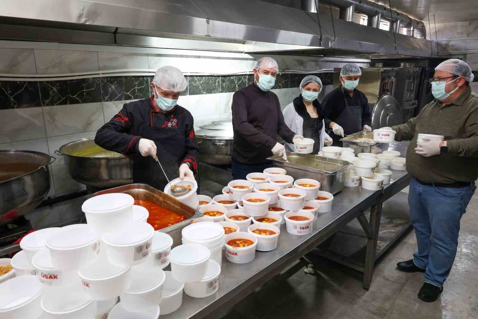 Uşak Belediyesi, Ramazan Boyunca İhtiyaç Sahibi Ailelere Destek Sağlıyor