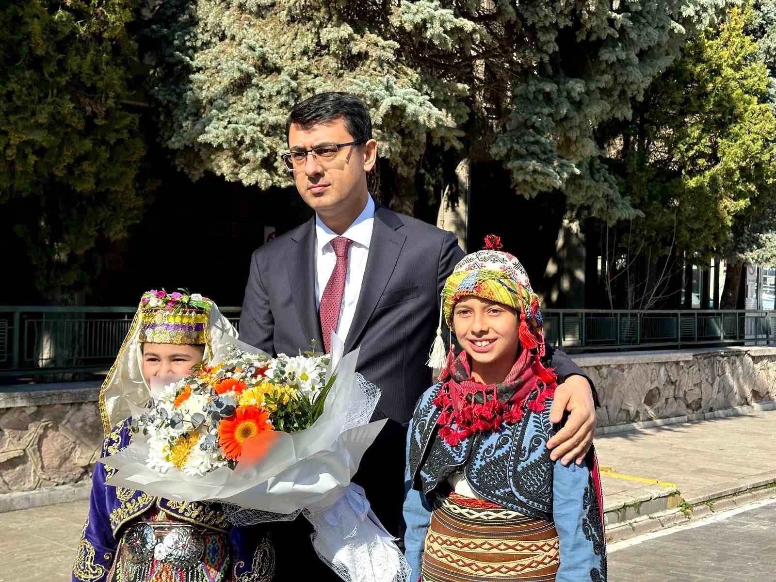 Uşak’ın yeni Valisi Serdar Kartal görevine başladı