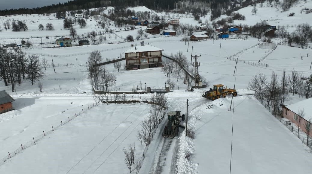 Artvin Orman Bölge Müdürlüğü’nden karla mücadeleye destek