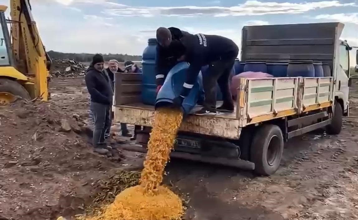 Babaeski’de ruhsatsız turşu imalathanesine baskın: 2,5 ton ürün imha edildi