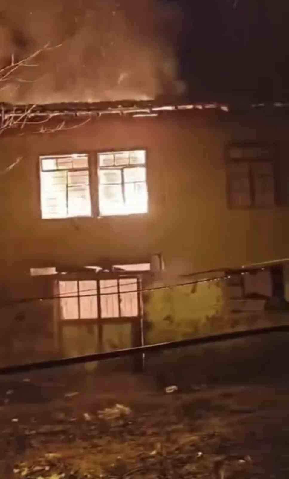 Tokat’ta alevler geceyi aydınlattı