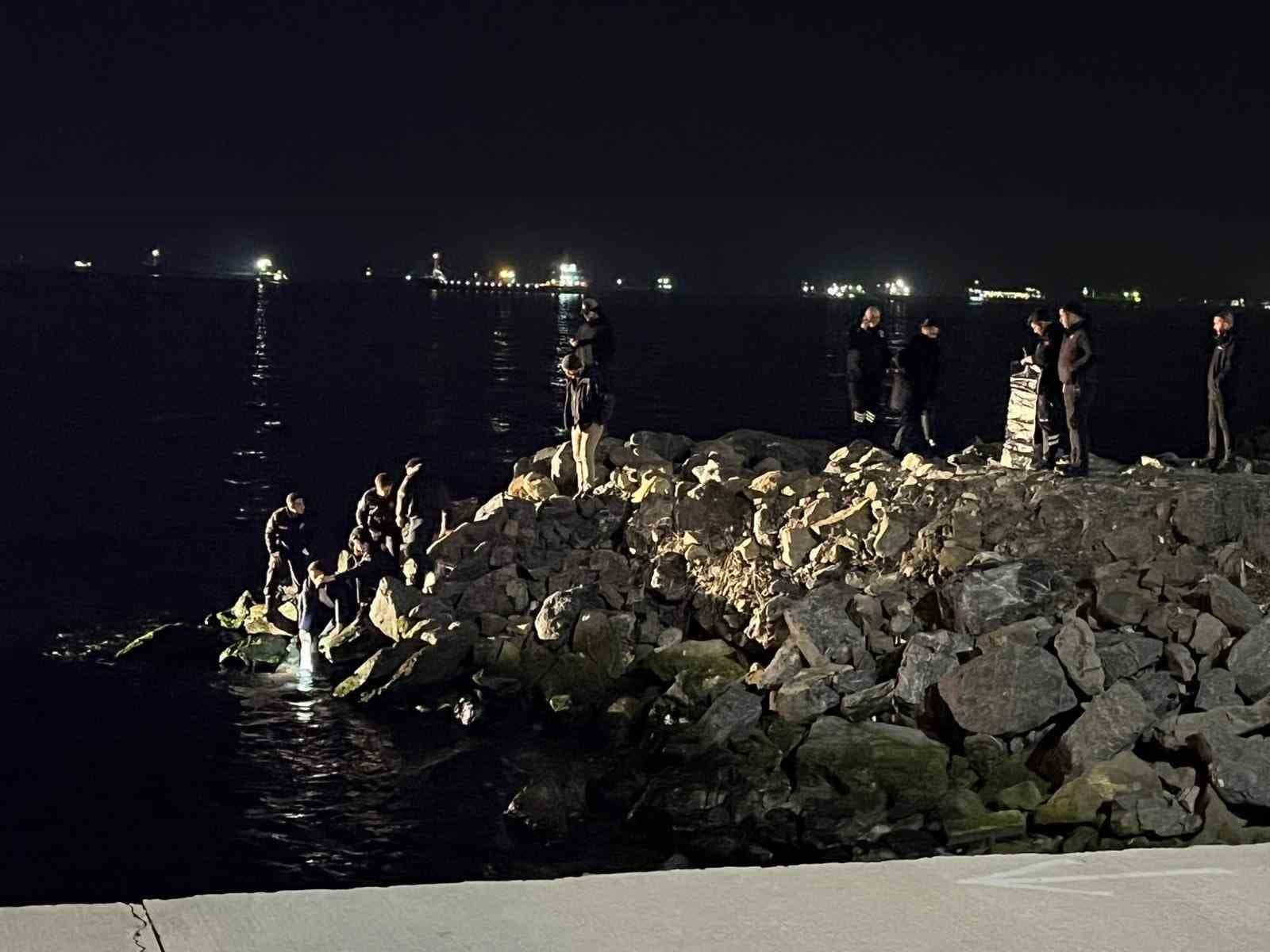 Zeytinburnu sahilinde denizde anne ve kızın cesedi bulundu