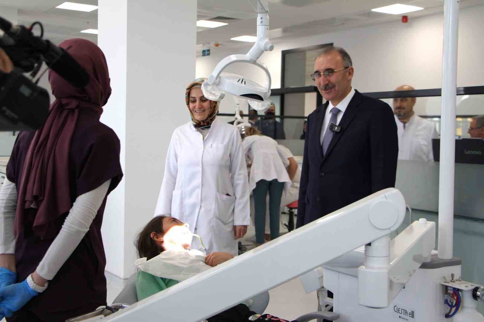 Fırat Üniversitesi Diş Hekimliği Fakültesi ve Hastanesi kapılarını açtı