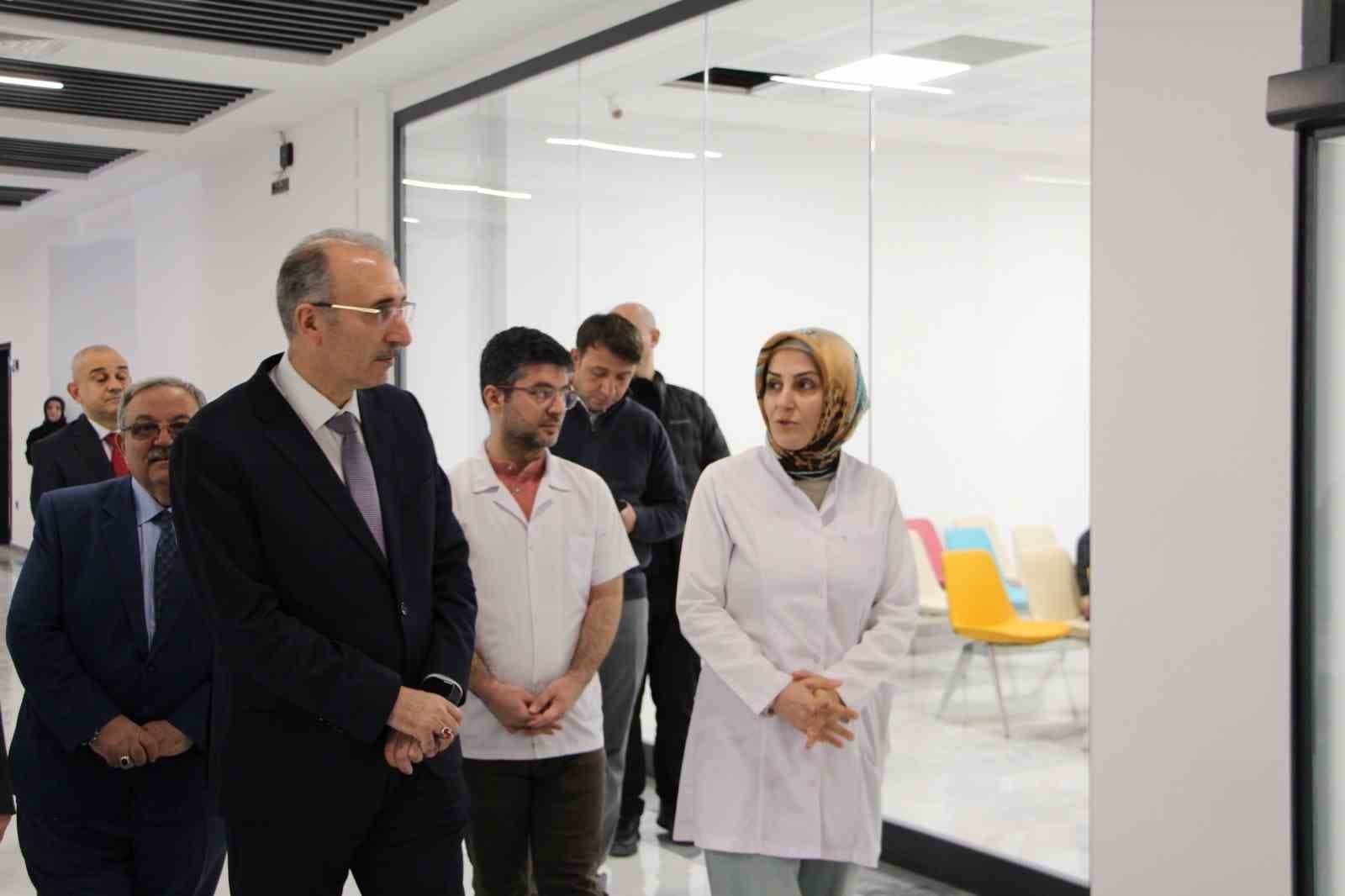 Fırat Üniversitesi Diş Hekimliği Fakültesi ve Hastanesi kapılarını açtı